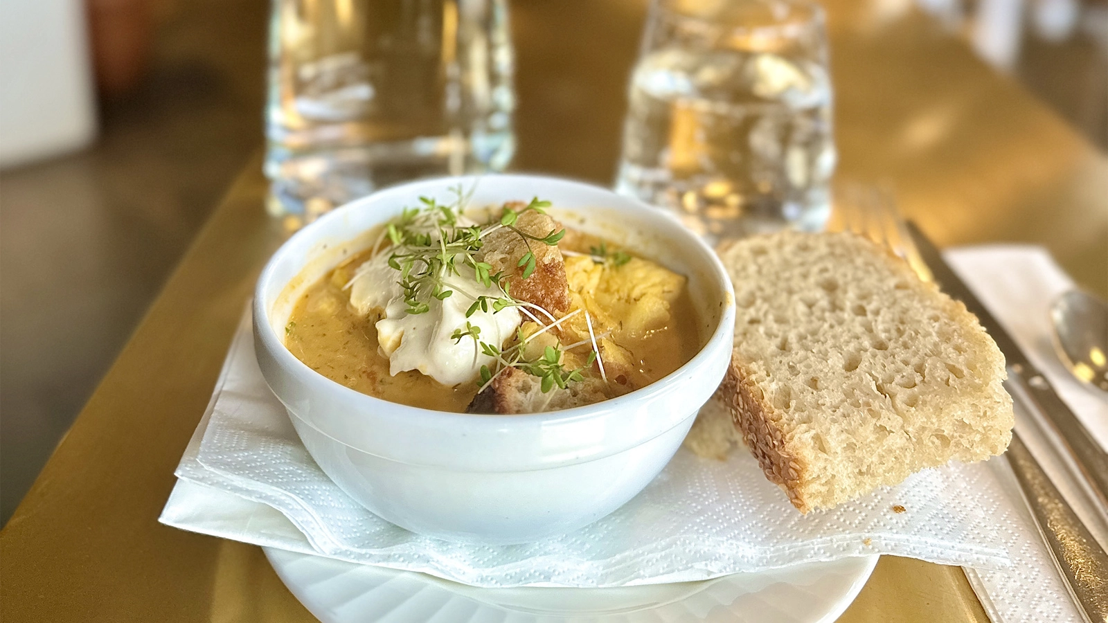 Dagens soppa på Bistro 46 i Bromma inkl. hembakad bröd 